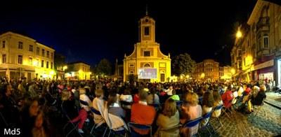 Les Ucclois partagent un moment collectif de culture sur le Parvis St Pierre