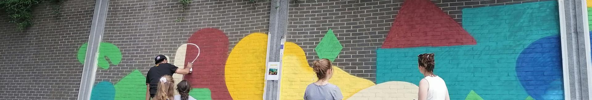 Banner steun voor creatie - Ukkelaars aan het schilderen op straat